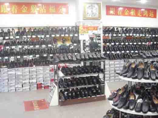 金猴皮具店面展示