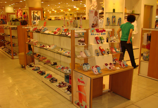 那都乐品牌童鞋店面形象展示