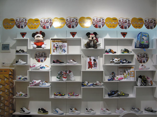 笨笨鼠童鞋店面形象图