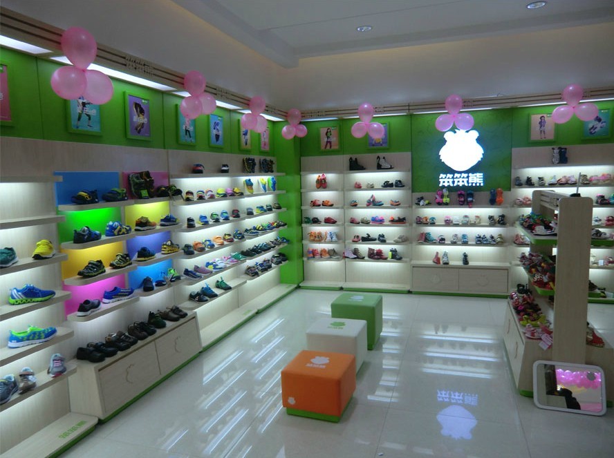 笨笨熊童鞋店面展示