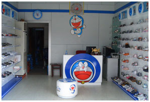 机器猫童鞋店面展示