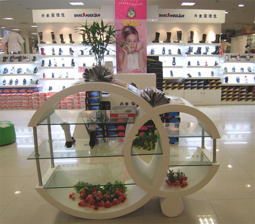 安徒生童鞋店面展示