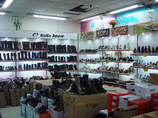 卡卡童鞋代理店面展示