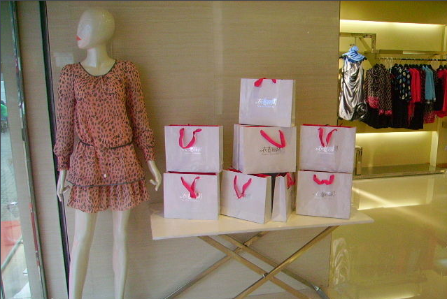 衣香丽影店面展示