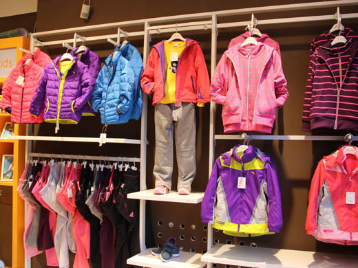 安踏童装儿童服装专卖店（图）