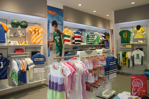 安踏童装儿童服装专卖店（图）