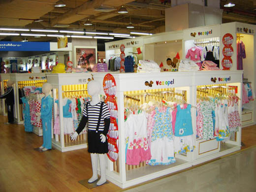 维欧佩尔童装店面展示