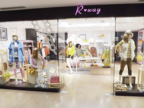 六未女装店铺展示