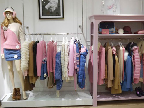 六未女装店铺展示
