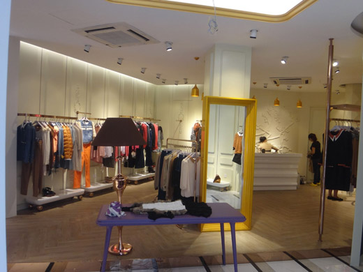 菲妮尔店面展示