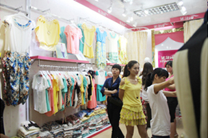 依诗嫚终端形象展示