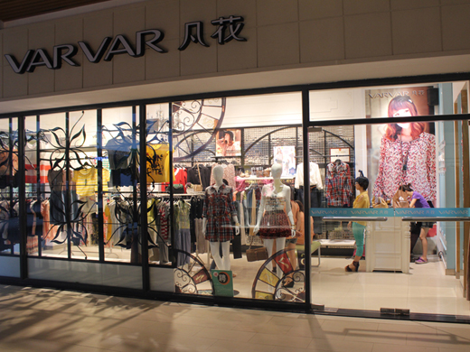 凡花女装店面展示