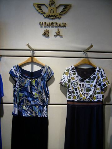 应大女装店面展示