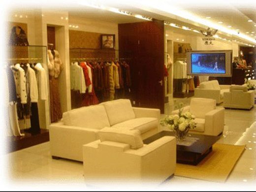 应大女装店面展示