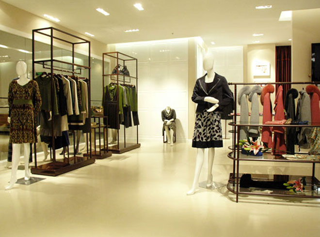 经典故事女装店面展示