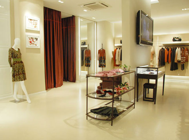 经典故事女装店面展示