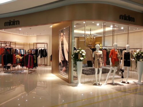 米欧米女装店终端形象