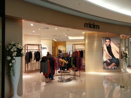 米欧米女装店终端形象