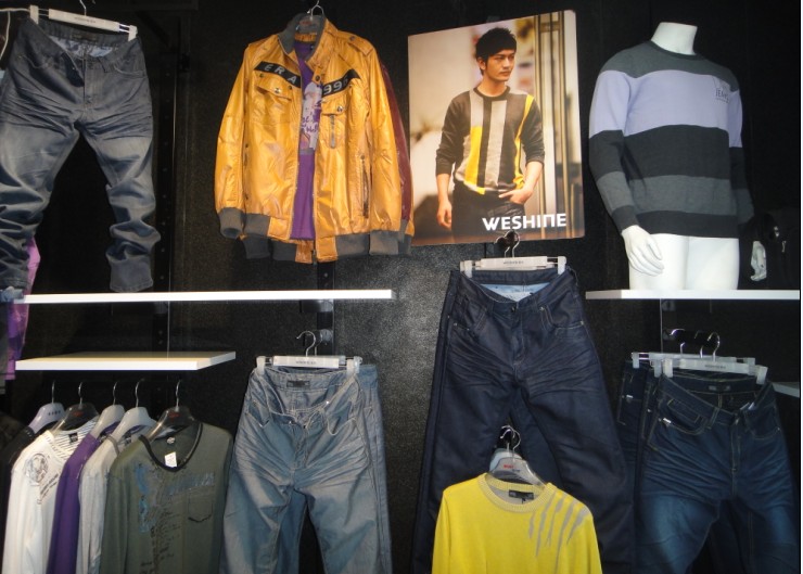 温纯服饰店面展示