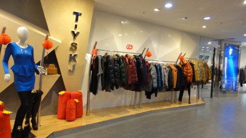 艺术空间女装店铺展示