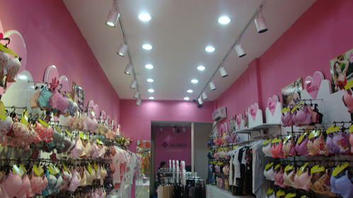 许贝儿内衣店面展示