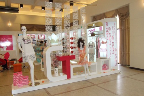 彩婷内衣店铺展示