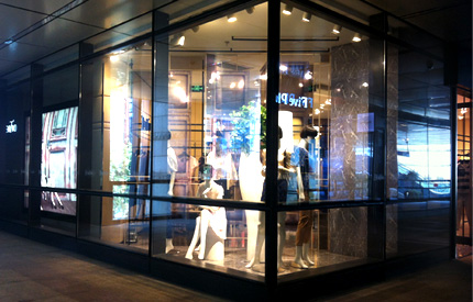 BearTwo上海正大乐成店面形象