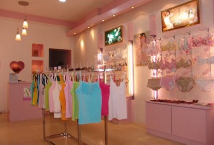 可娃衣店铺形象图展示