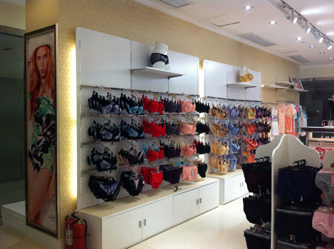 新感觉品牌内衣店铺形象展示