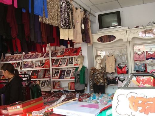 红妮内衣店面展示