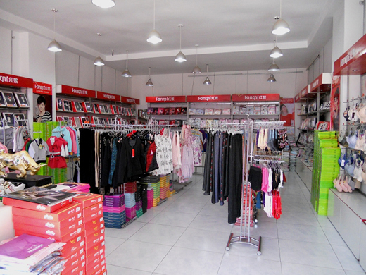 红妮内衣店面展示