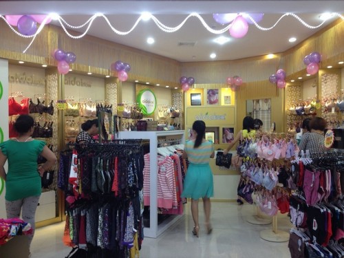 爱戴内衣店面形象图