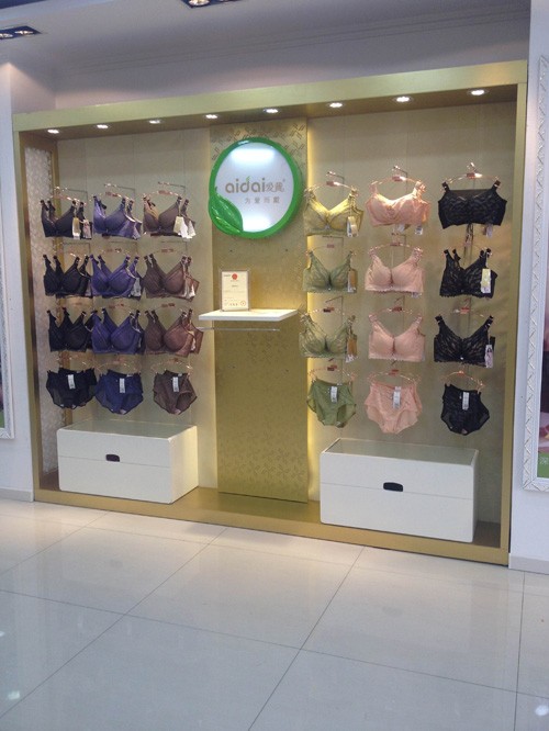 爱戴内衣店面形象图