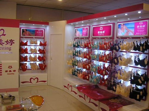 新美婷内衣店面形象图