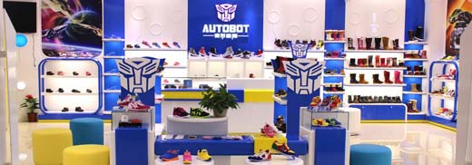 变形金刚童鞋店面形象展示