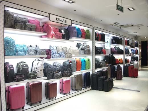 爱华仕箱包四平市—国商店店面形象