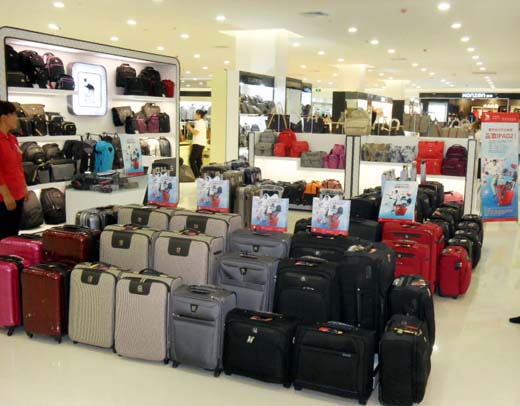 爱华仕烟台市—振华商厦店店面形象