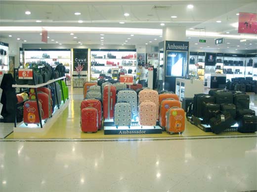 大使箱包上海世纪百货店面形象展示