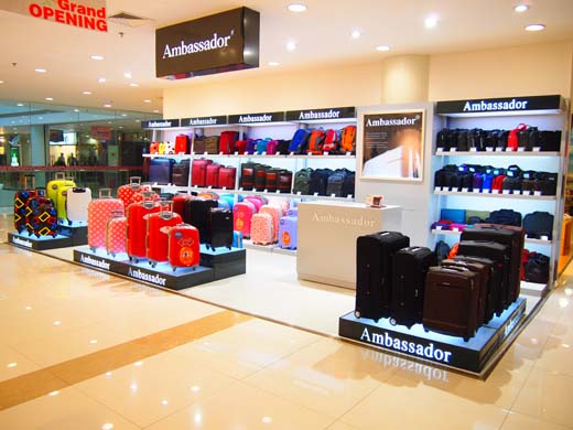 大使箱包重庆东方百联店面形象展示