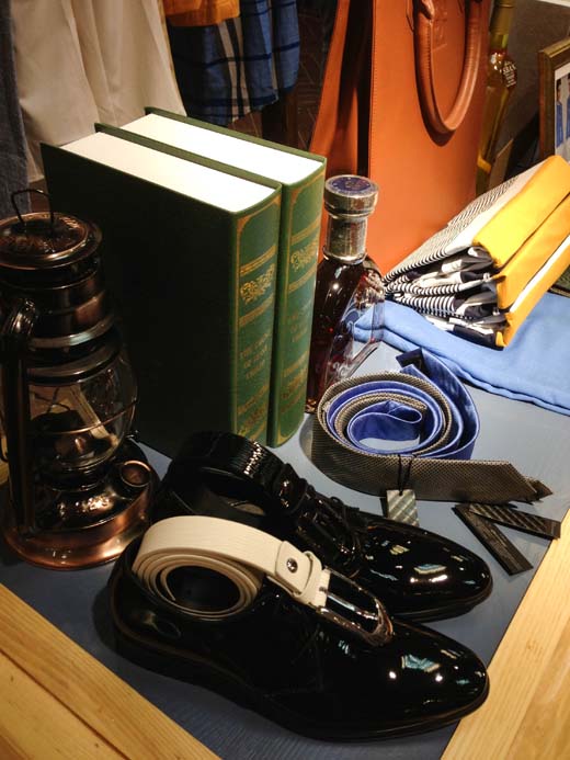 深东浩男装店面展示