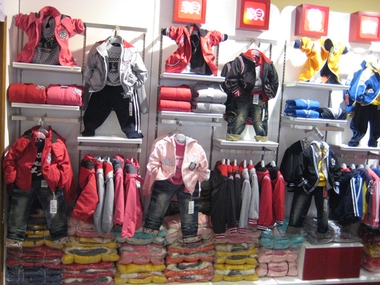 亲亲宝贝童服店铺实景展示