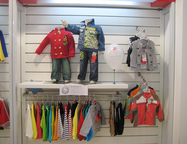 小石头童装店面陈列形象展示