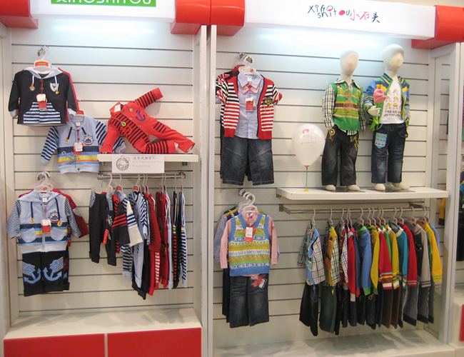 小石头童装店面陈列形象展示