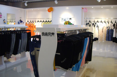 新疆银坤女装城形象店