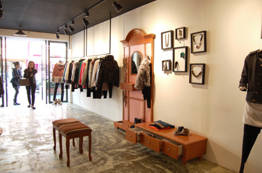 唇印LIPPRINT女装店面形象展示