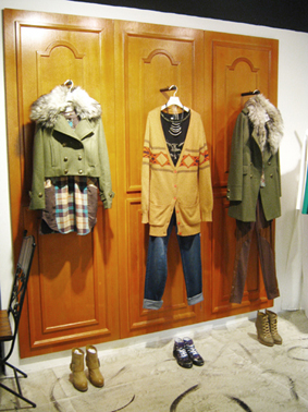 唇印LIPPRINT女装店面形象展示