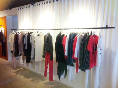 唇印LIPPRINT女装店面形象展示