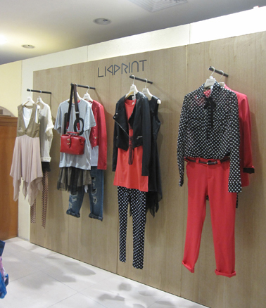 唇印LIPPRINT女装店面形象展示