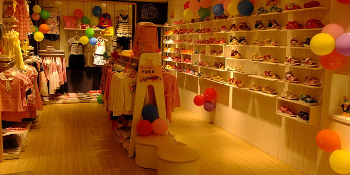 特步童装加盟店面图