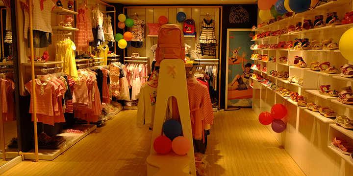 特步童装加盟店面图